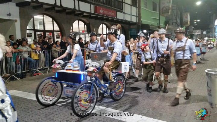Desfile - Oktoberfest - Blumenau - Santa Catarina