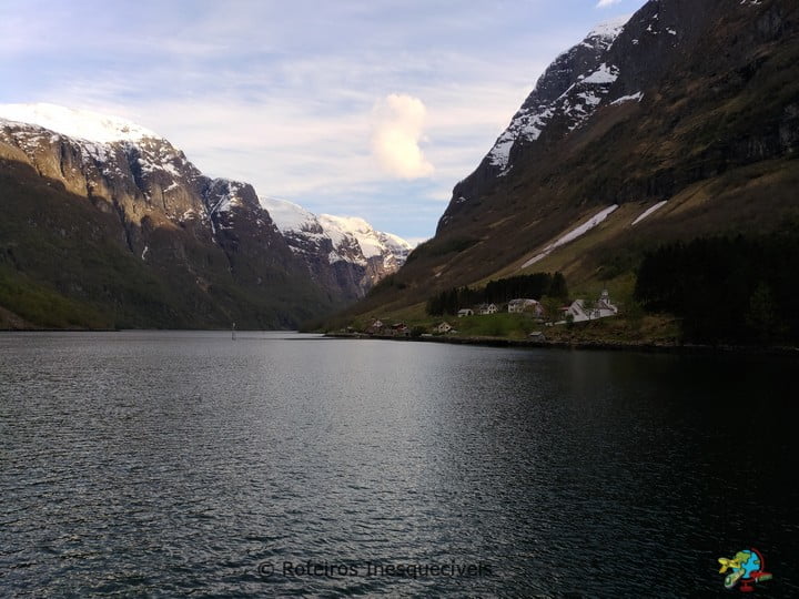 Naeroyfjord - Flam - Noruega